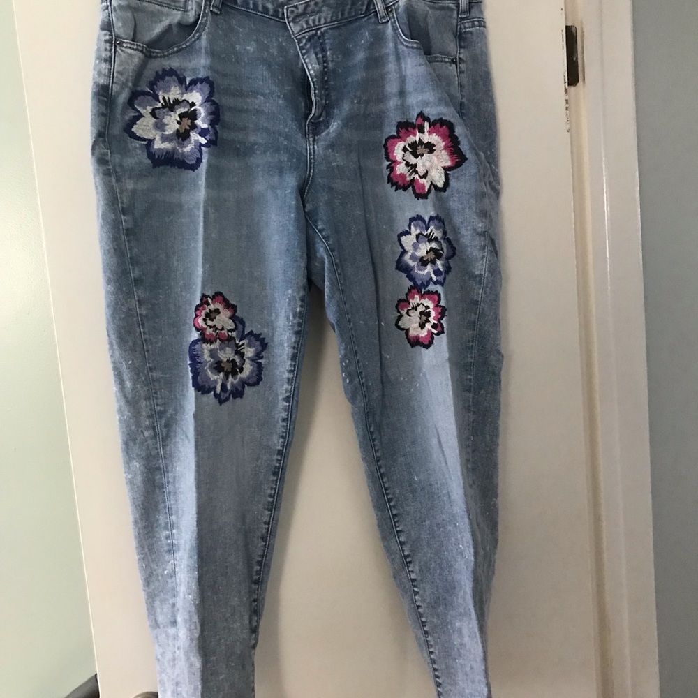 Lane Bryant embroidered jeans size 24 boyfriend cut